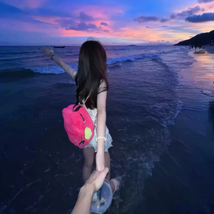 娇小自由者西元孩儿
