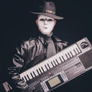 娇小自由者西元孩儿
